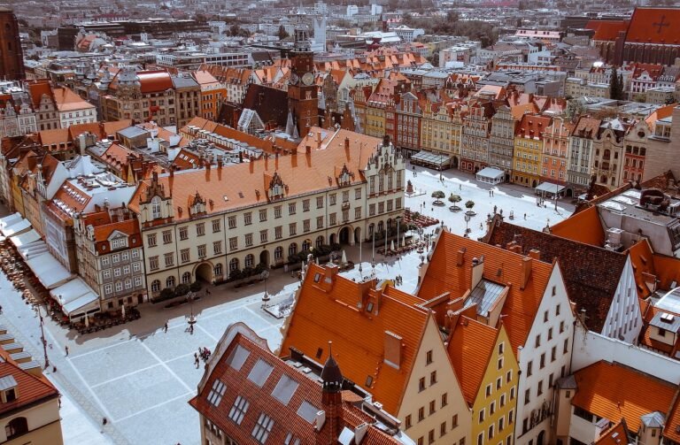 Ile trwa podróż pociągiem z Warszawy do Wrocławia