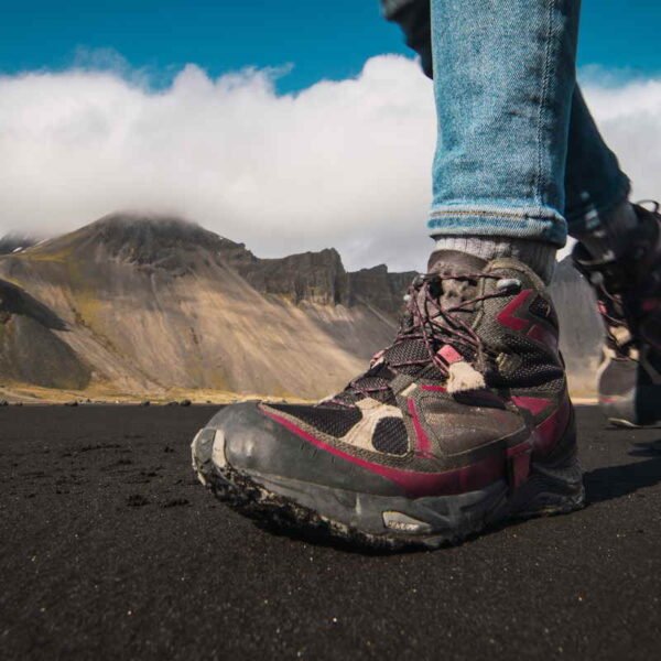 Niskie buty trekkingowe damskie Salomon – idealne na letnie wędrówki