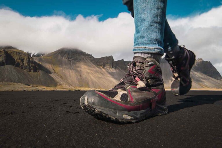 Niskie buty trekkingowe damskie Salomon – idealne na letnie wędrówki